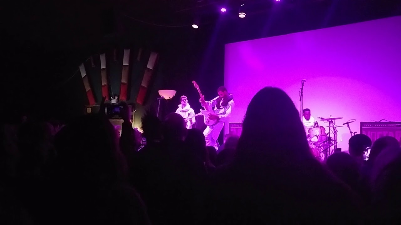 Mdou Moctar~Tarhatazed/Jam Hot! Hot! Hot! (live)