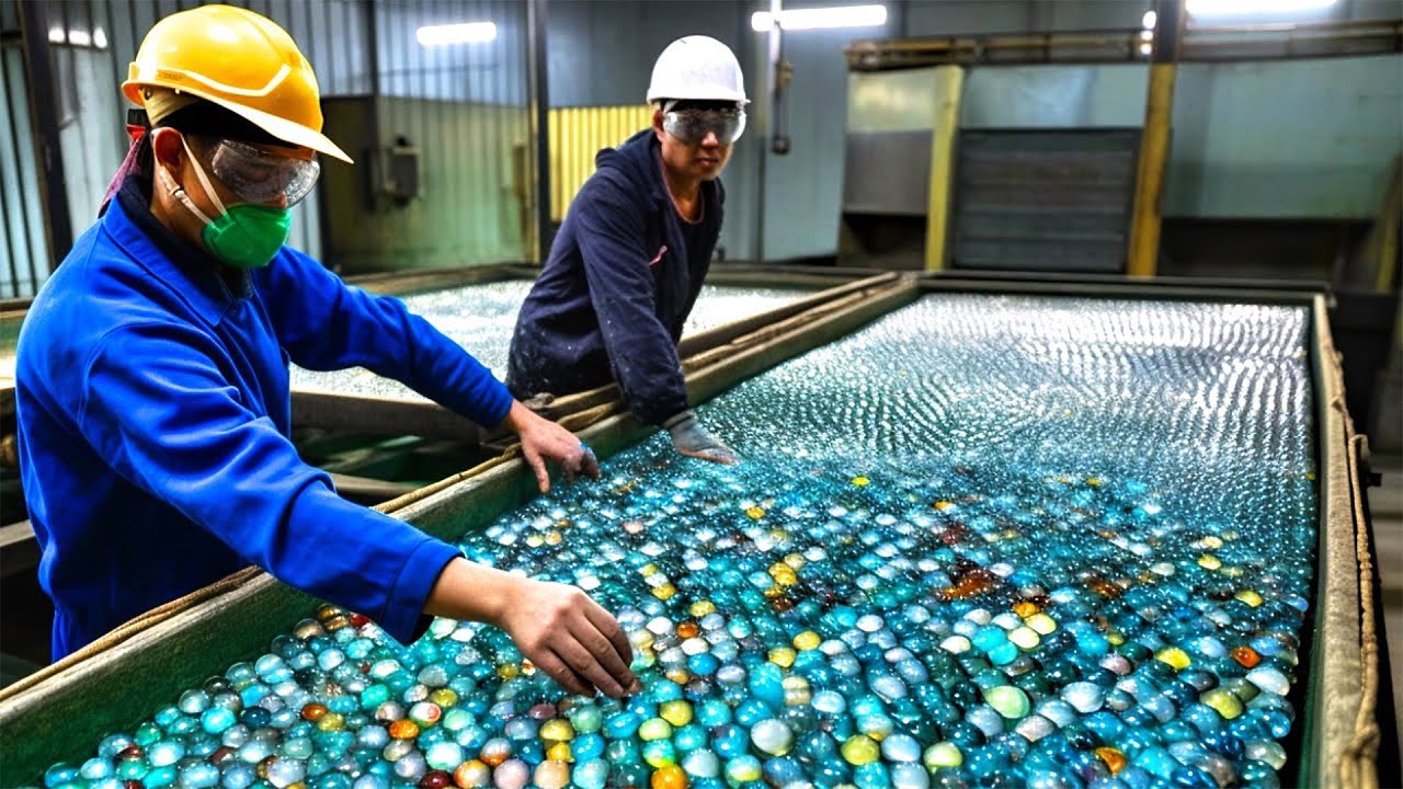 Wie Glas-Murmeln hergestellt werden &ndash; der erstaunliche Prozess zur Produktion von Millionen!