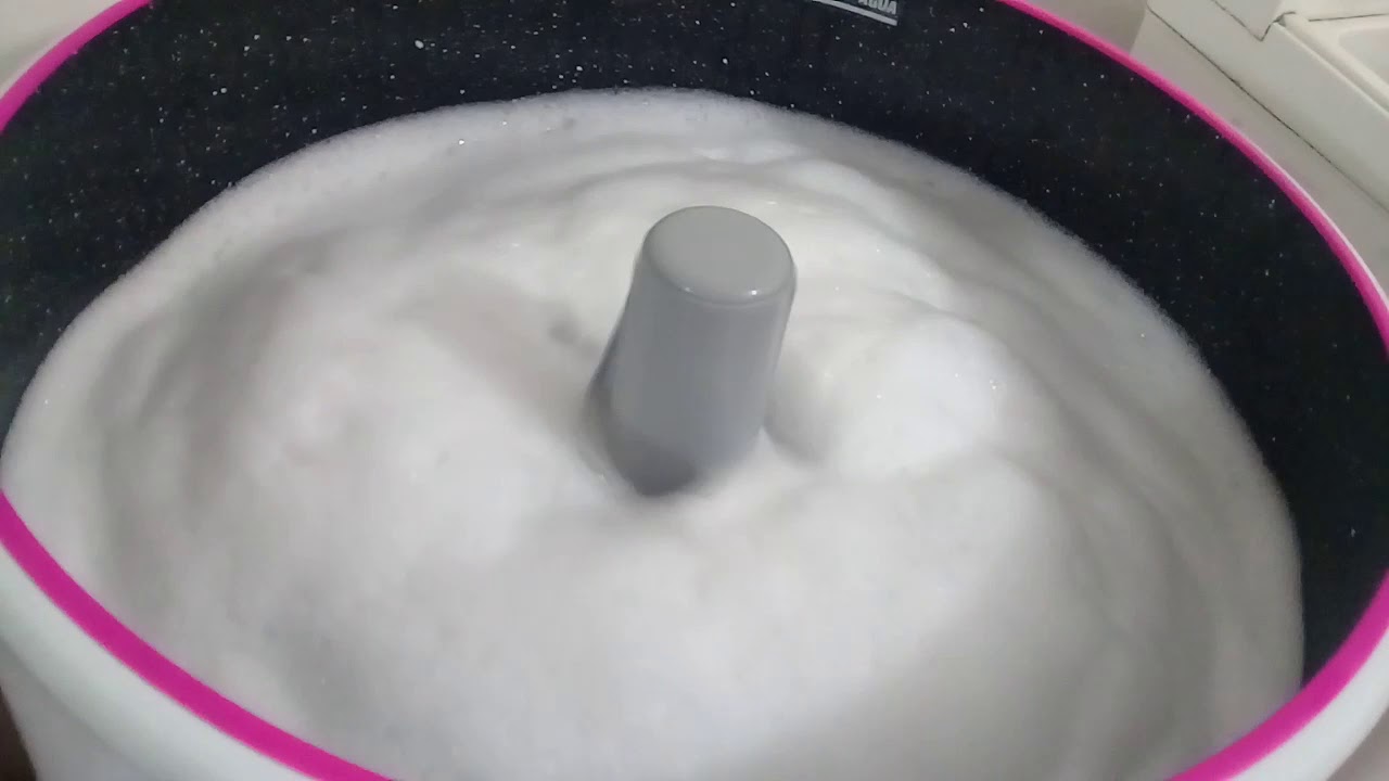 Lavadora redonda chaca chaca KOBLENZ lavando ropa blanca PRIMERA PARTE