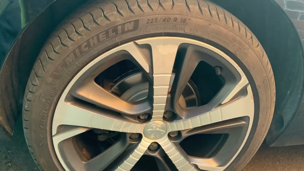 Change rear brake discs and pads on Peugeot 308 T9