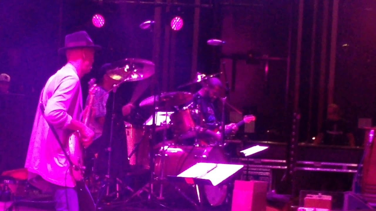 Michael Rhodes Slinging Mud with Joe Bonamassa