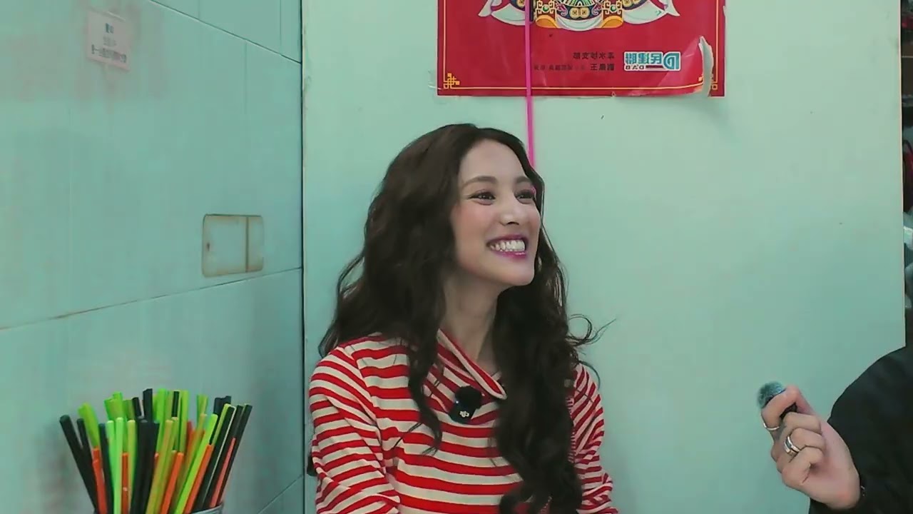 DATE with Miss Hong Kong Grace Chan. Handing out food the the elderly