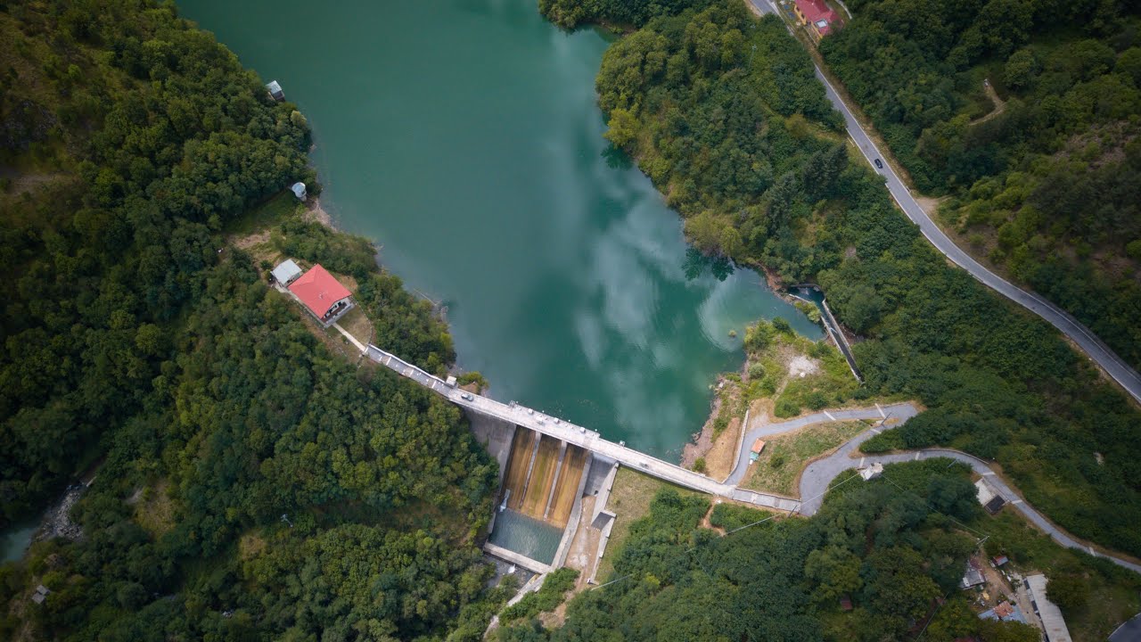 Lago di Gramolazzo , Castello delle Verrucole , Colonnata e le cave di marmo e il Monte Giogo c...