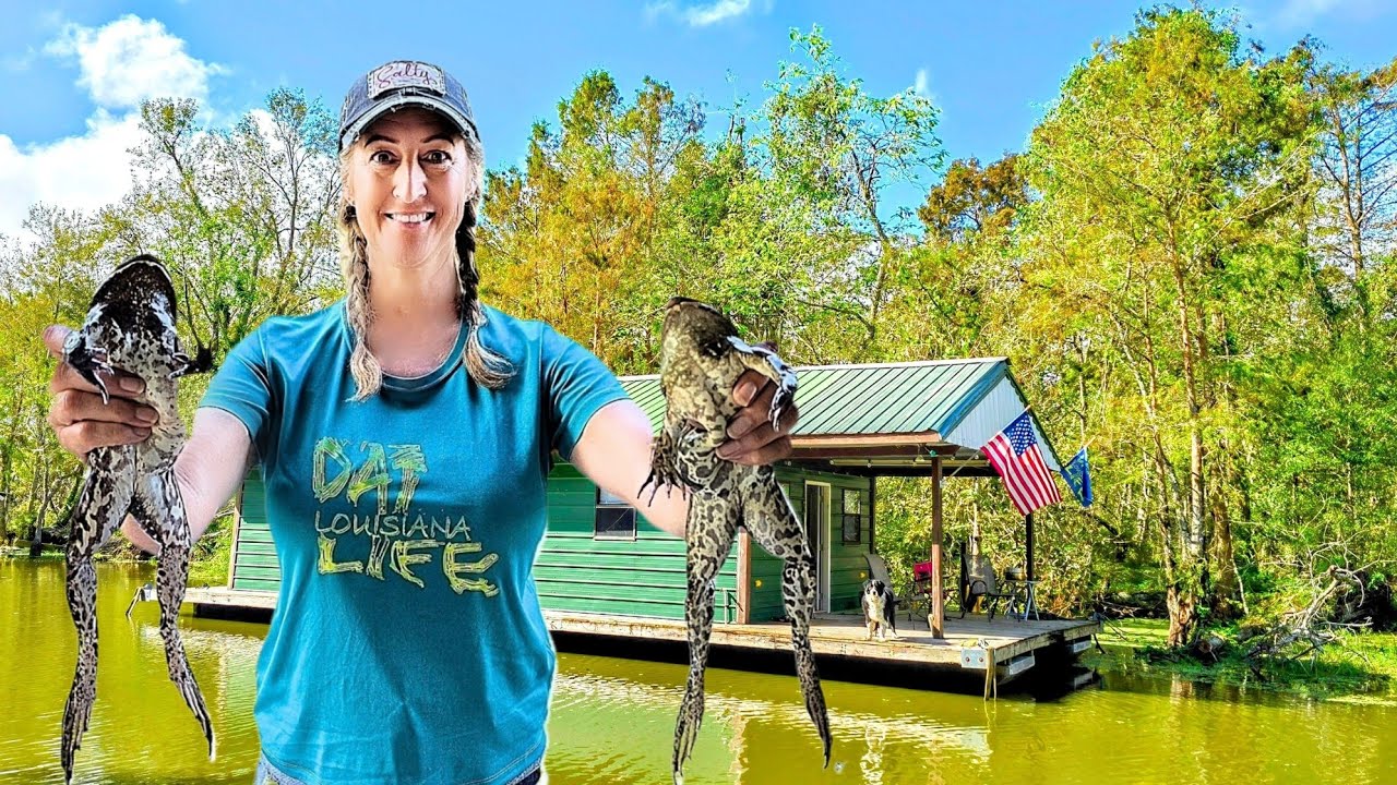 Houseboat Getaway - Catching Huge Bullfrogs in the Swamp for Dinner!