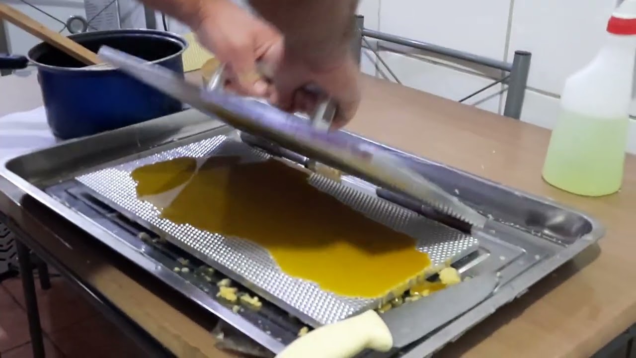 Aprende como utilizar una estampadora de cera apicola de aluminio tipo libro