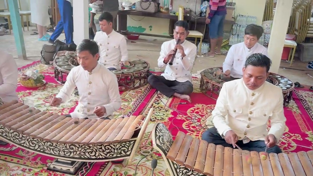 ភ្លេងពិណពាទ្យវង់ធំ (ឡាវសម្ដីស្រទន់ និង ខ្មែរច្រូតស្រូវ)