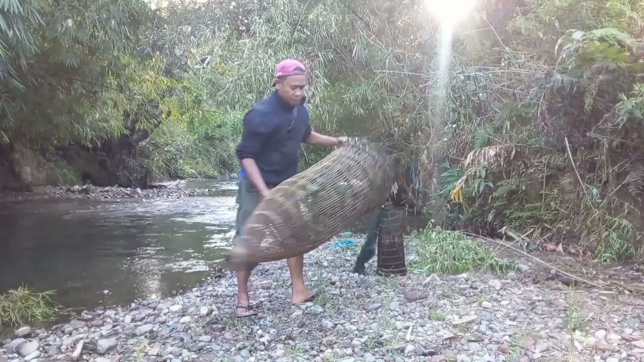 Apakah Ikannya masih ada | Mencoba Memasang Bubu Ikan di Sungai yang tercemar dengan sampah Plastik