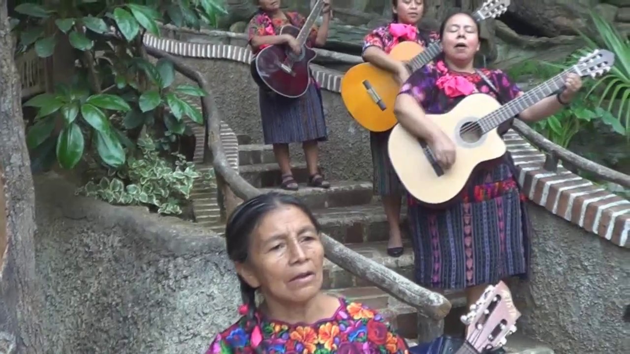 Chichicastenango Caminando con el Rey Grupo musical. ESTA CAYENDO