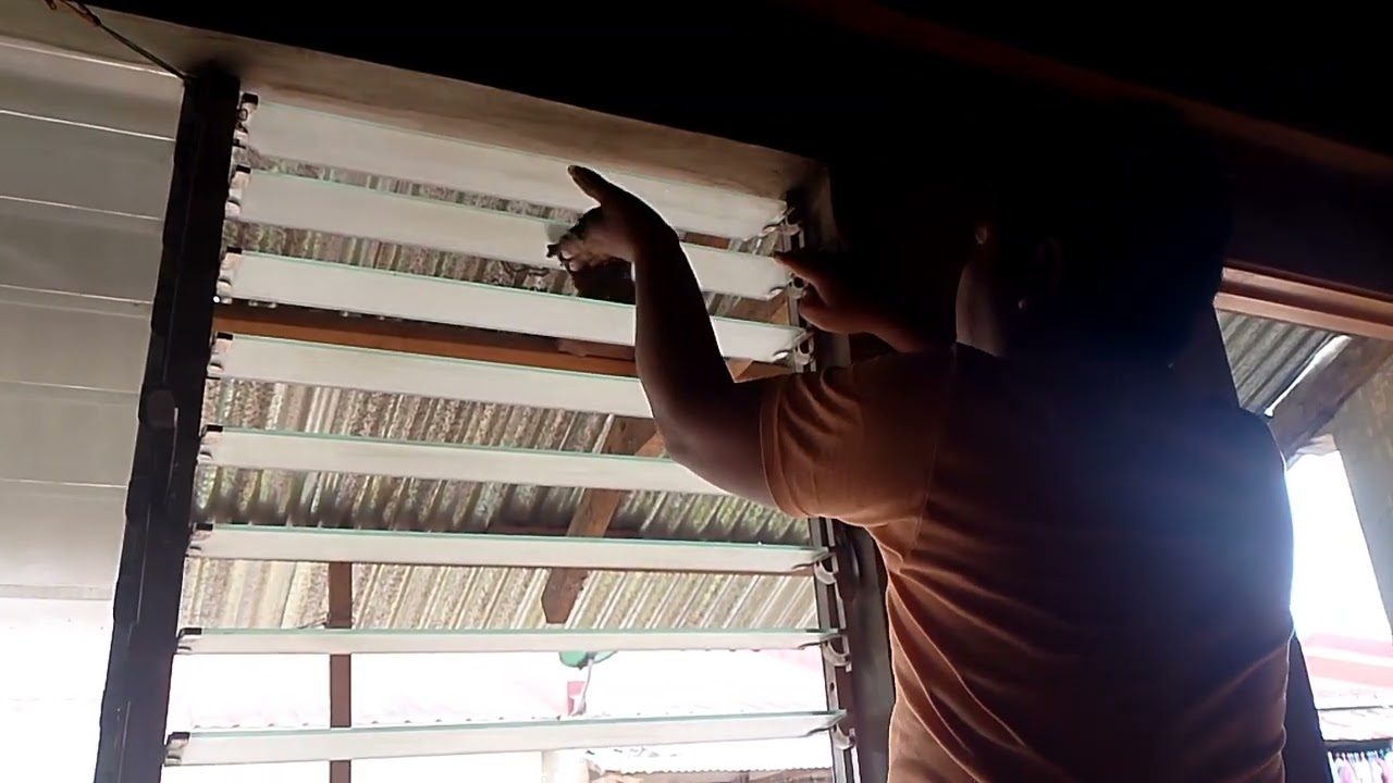 Maglinis muna sa mga bentana.#cleanningwendow #gooddayeveryone #hapoysunday