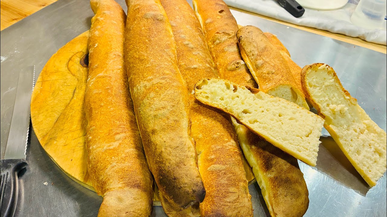 Pane tipo baguette con zero pippe. cinque minuti di lavoro e il pane è fatto. ￼