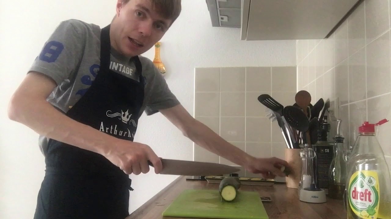 Hoe snij je een courgette in stukjes voor in de soep