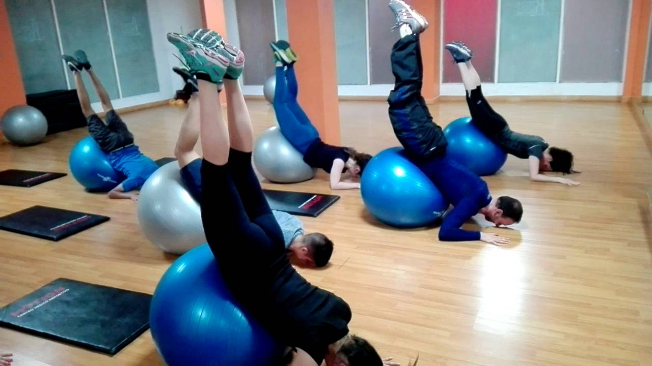 pilates con pelota para un abdomen fuerte