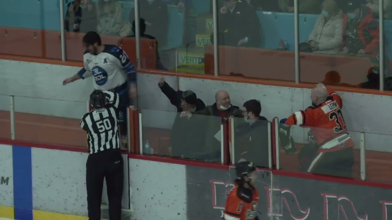 Mêlée en 2e Période - Assurancia vs 3L (Villemaire - Lépine - St-Cyr - Goulet - Lecours) - 01-04-22