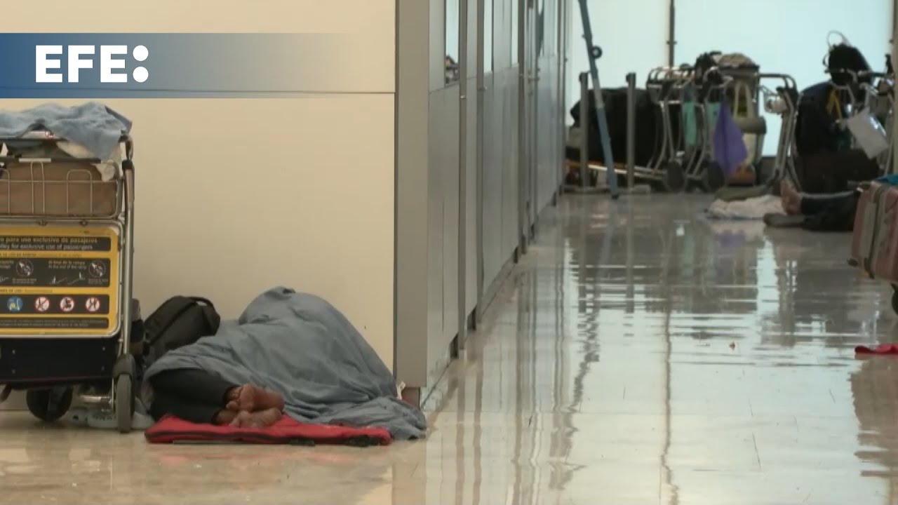 Aena restringe el acceso nocturno a Barajas para que no se pueda pernoctar en el aeropuerto