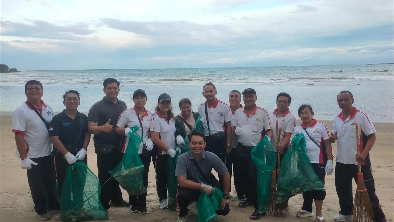 Kurvei Aksi Bersih Sampah Di Pantai Jimbaran, Badung