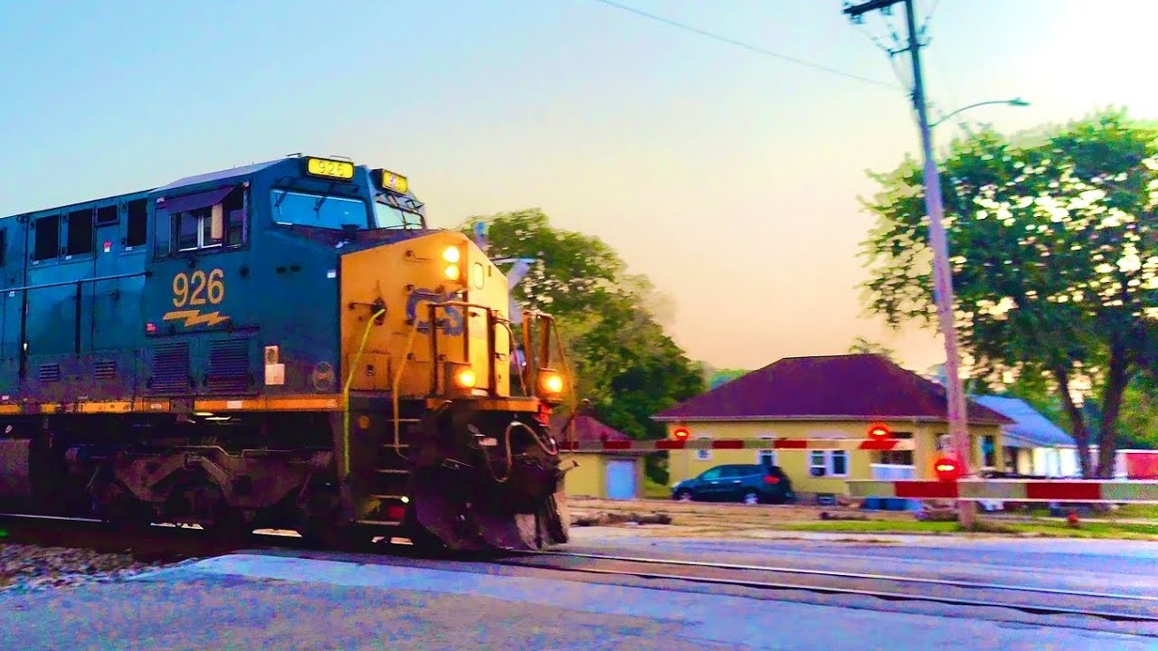 CSX Freight Train in 4K60