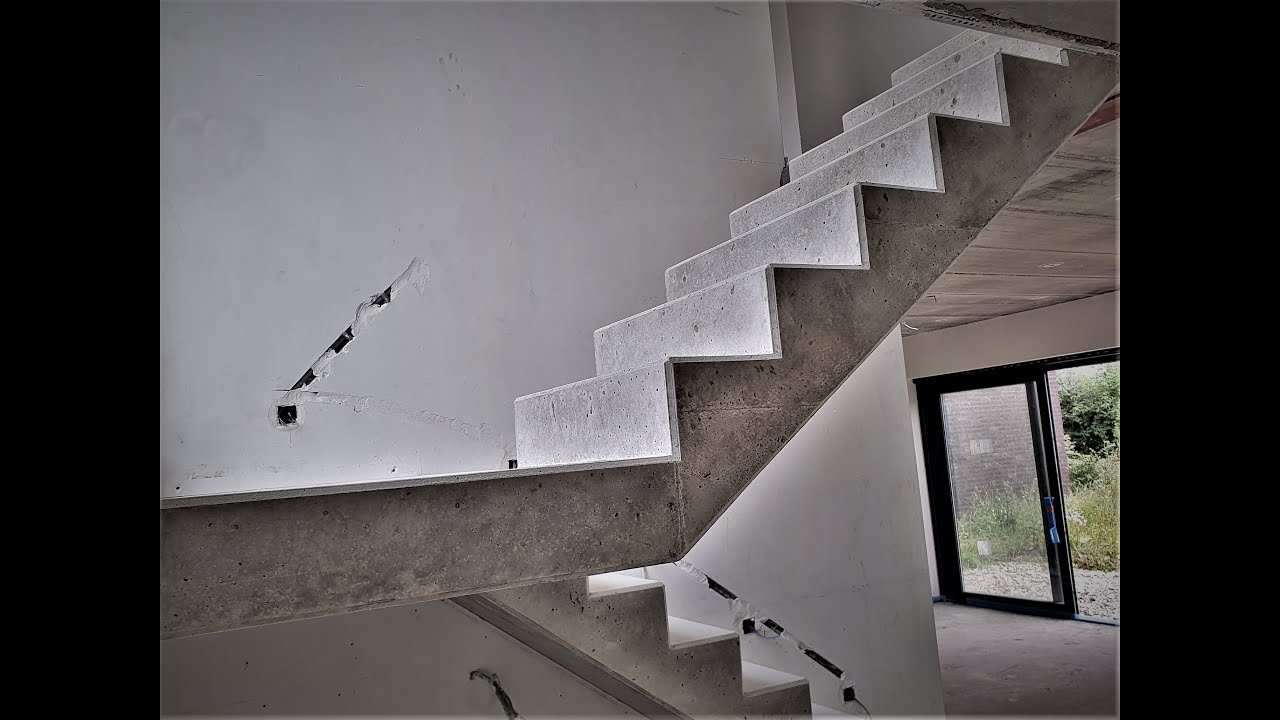 Coffrage escalier en béton brut lissé