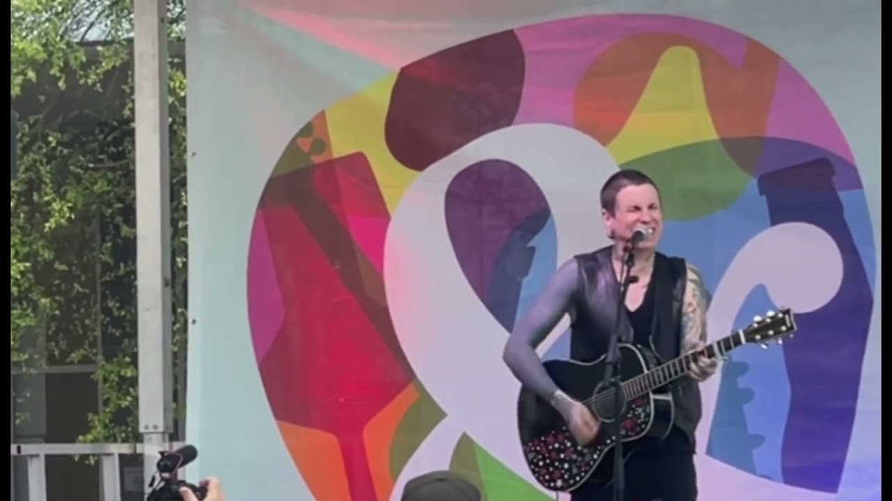 Laura Jane Grace “Anna Is A Stool Pigeon” Live at Fountain Plaza, Buffalo, NY
