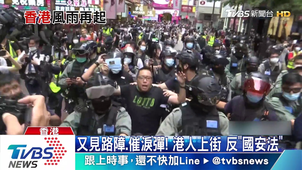又見路障.催淚彈! 港人上街 反