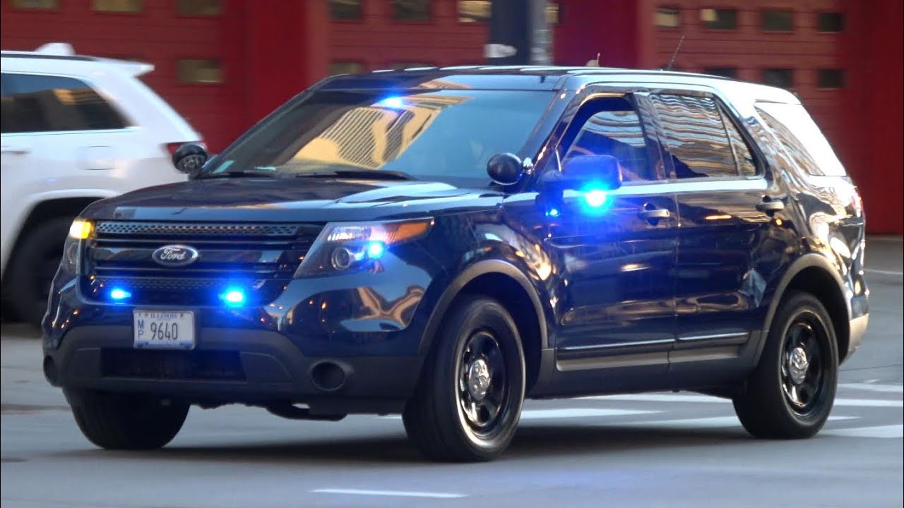 Unmarked police car responding in Chicago