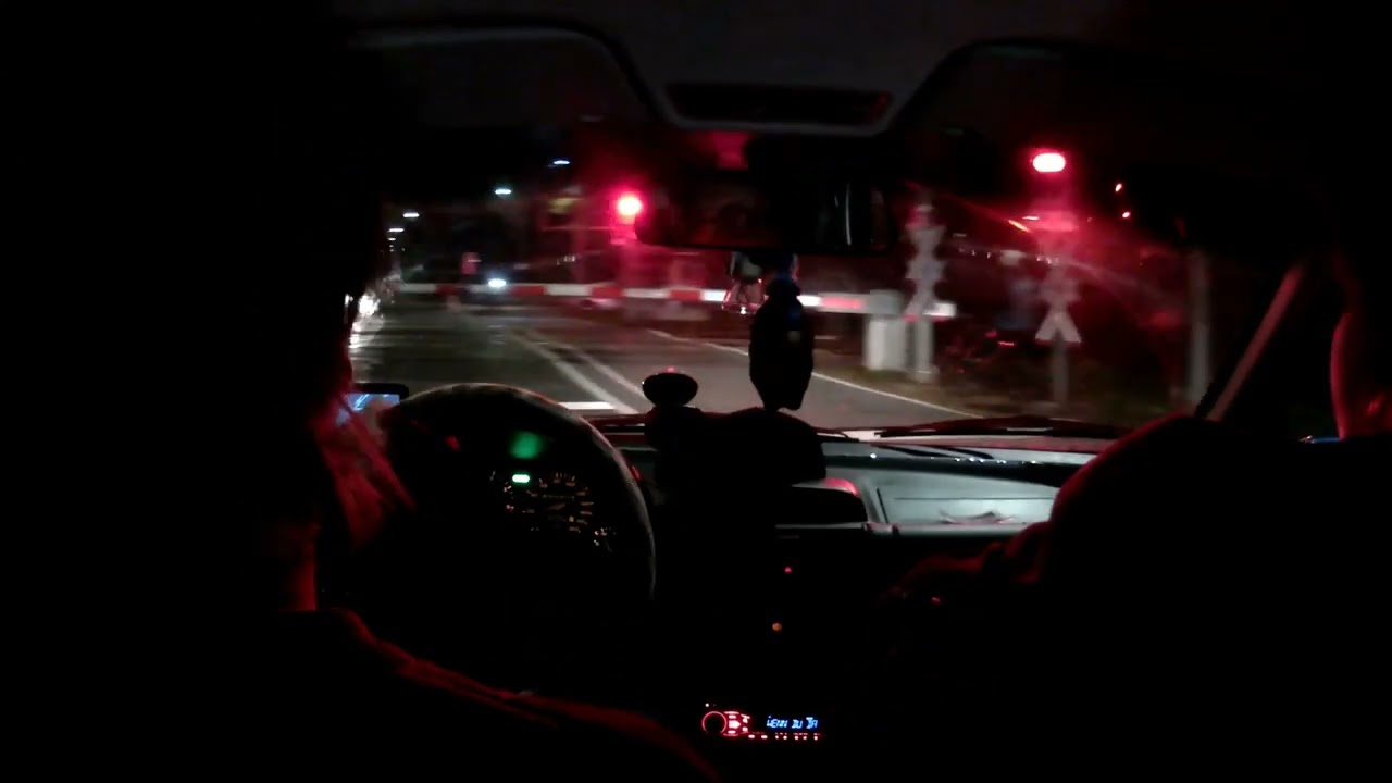 POV: Mit dem Youngtimer nachts unterwegs