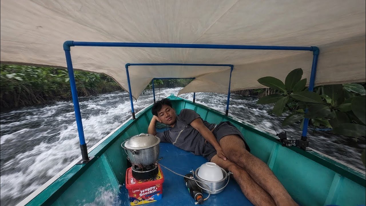 CAMPING & FISHING IN A LUXURY BOAT BY THE LAKE
