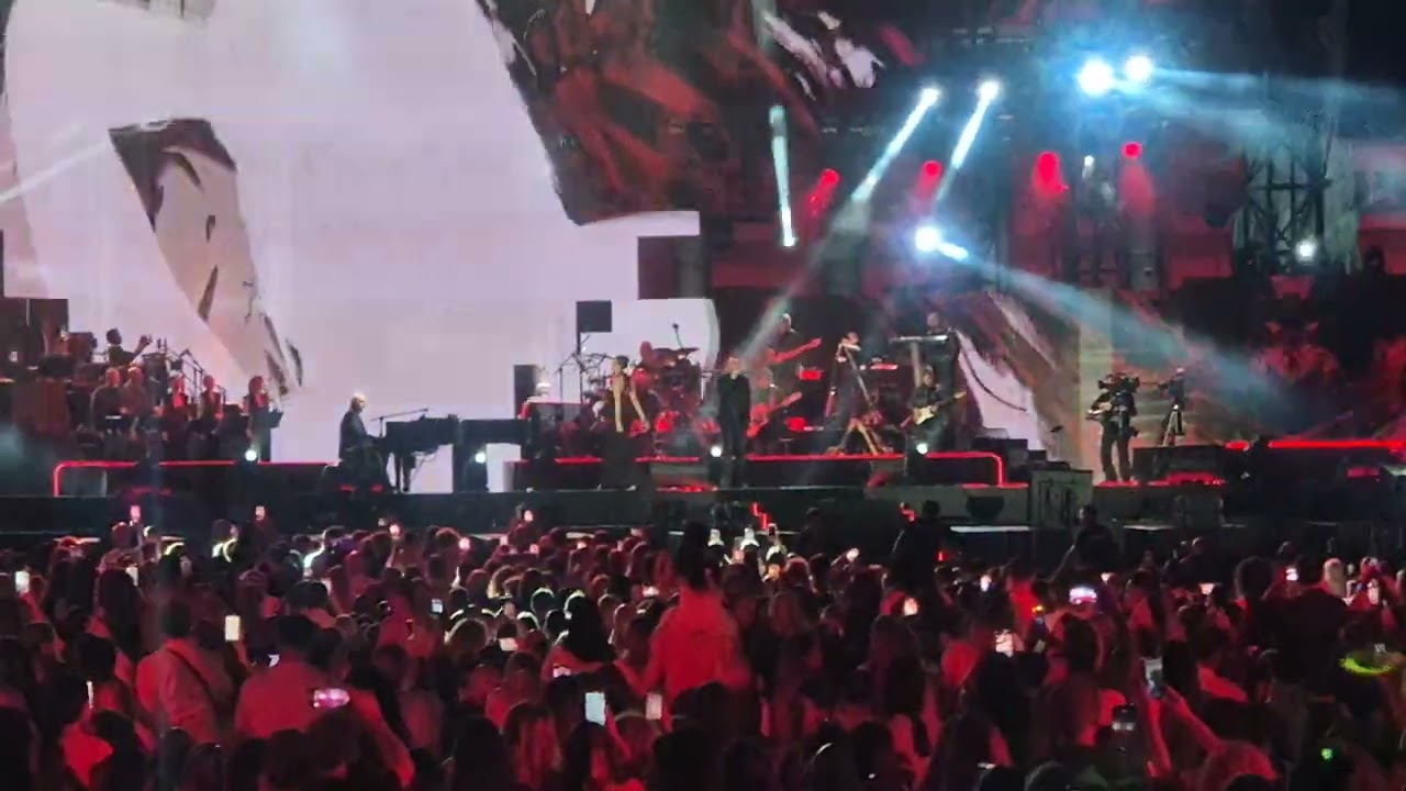 Gigi D'Alessio ed Elodie Una Magica storia d'amore Piazza del Plebiscito Napoli 7 Giugno 2024