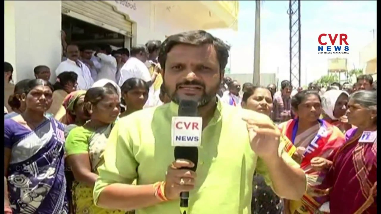 Congress Leaders Protest Against TRS MPP Gopi Kicking Women | Nizamabad | CVR News