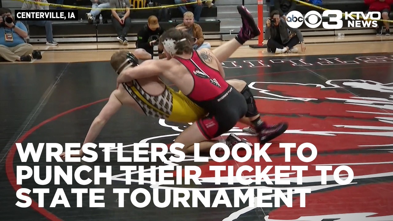 Iowa wrestlers look to punch their ticket to state tournament at district tournments