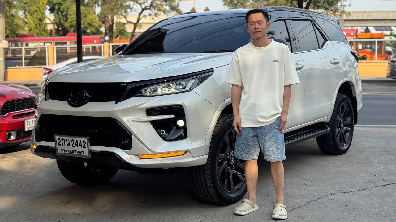 🚘TOYOTA FORTUNER 2.8 GR SPORT 4WD 2023 สีขาว ✅ราคา 1,459,000 บาทไมล์ 60,000 กม