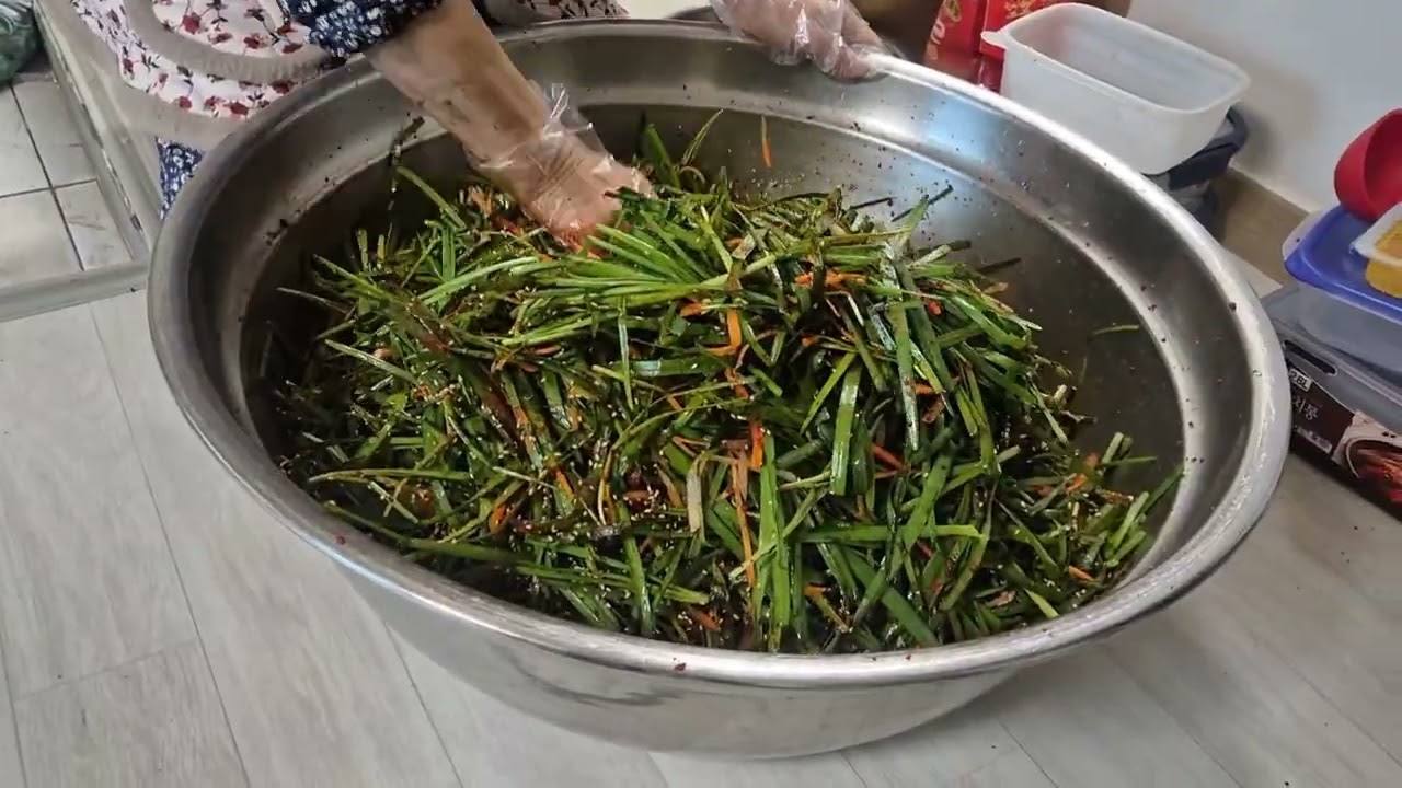 80살시골엄마 한겨울에 봄내음 물씬나는 부추김치~전라도 맛 지대로~