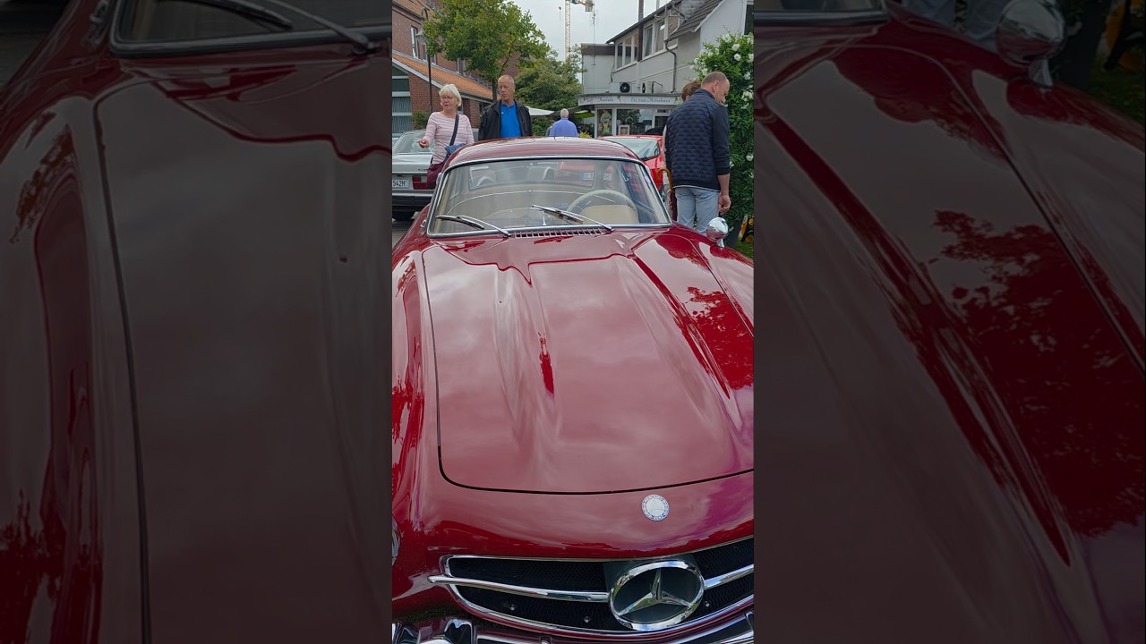 Historischer Mercedes 300 Sl mit Flügeltüren 