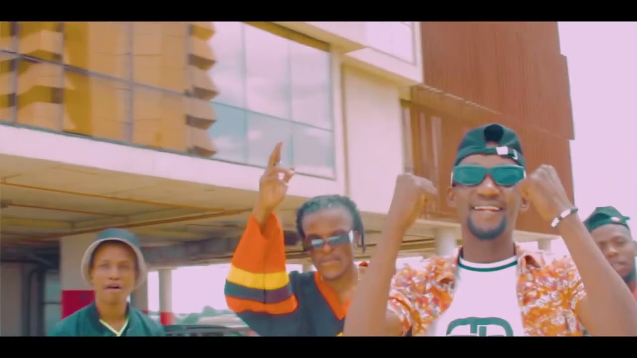 Cheeky lawre ft Bandana  Kuseniseni