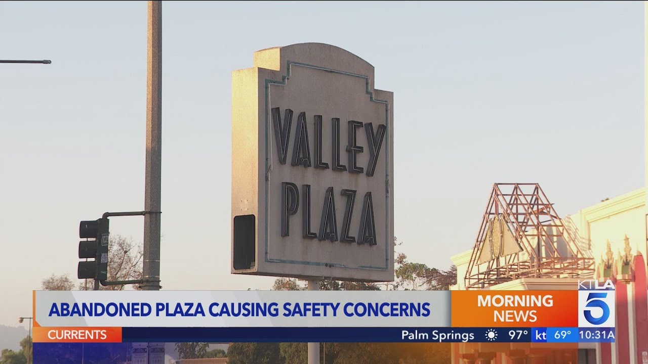 L.A. considers demolishing abandoned Valley Plaza