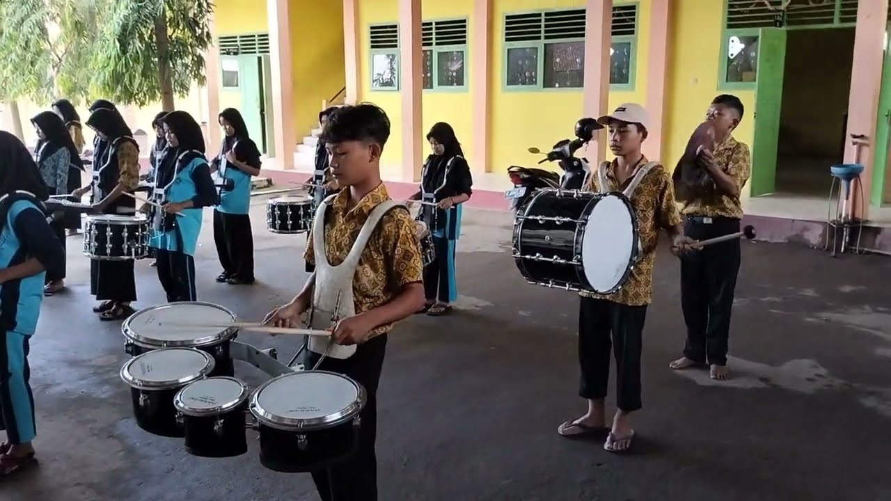 DRUMBAND SEPOHON KAYU MTS NURUL ULUM JEMBAYAT