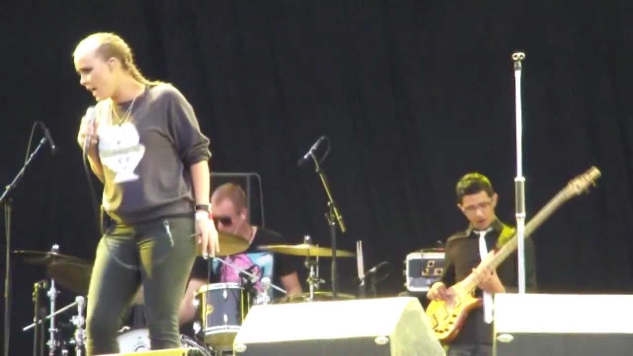 Anouk - Girl [HD+HQ] live 30 6 2011 Rock Werchter Festival Belgium