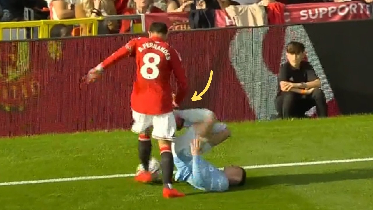 Phil Foden red card vs Manchester United vs Manchester city for kick foul on Bruno Fernandes