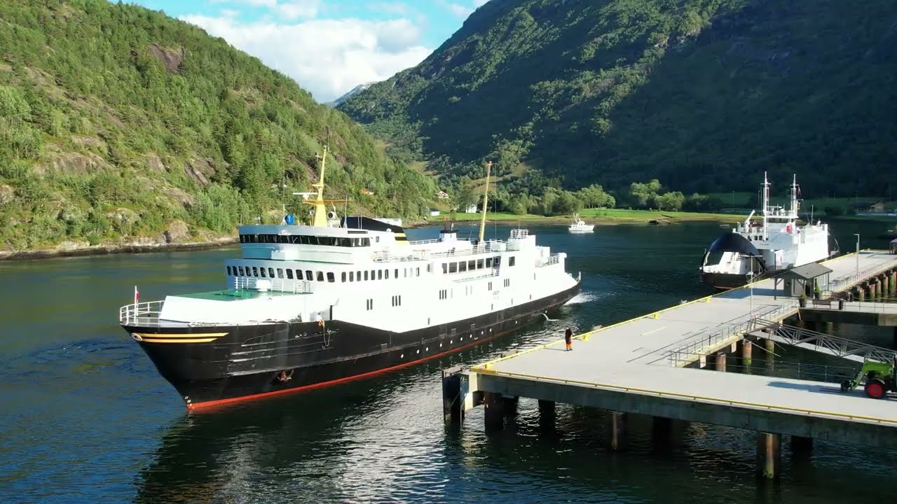 |DJI Air 2S| M/F Veøy mooring for the night at Hellesylt
