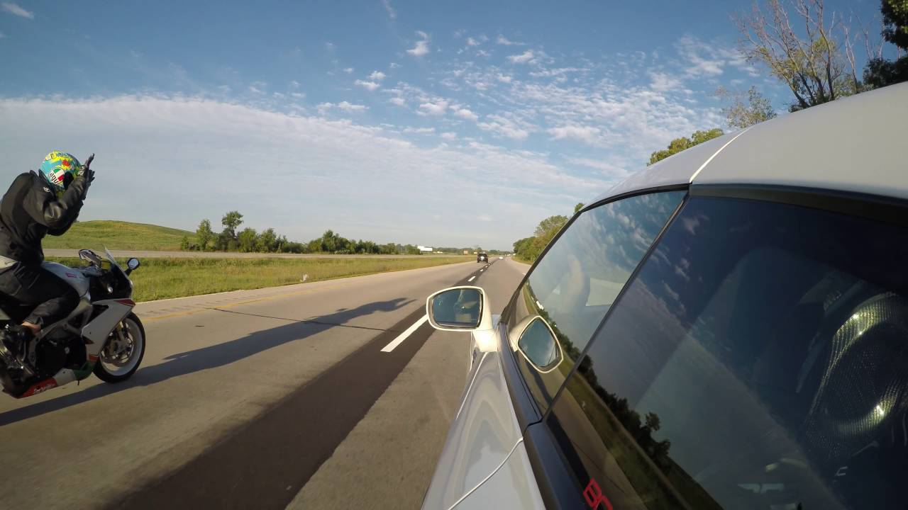 Aprilia RSV4 vs Boost Logic 1300x GTR