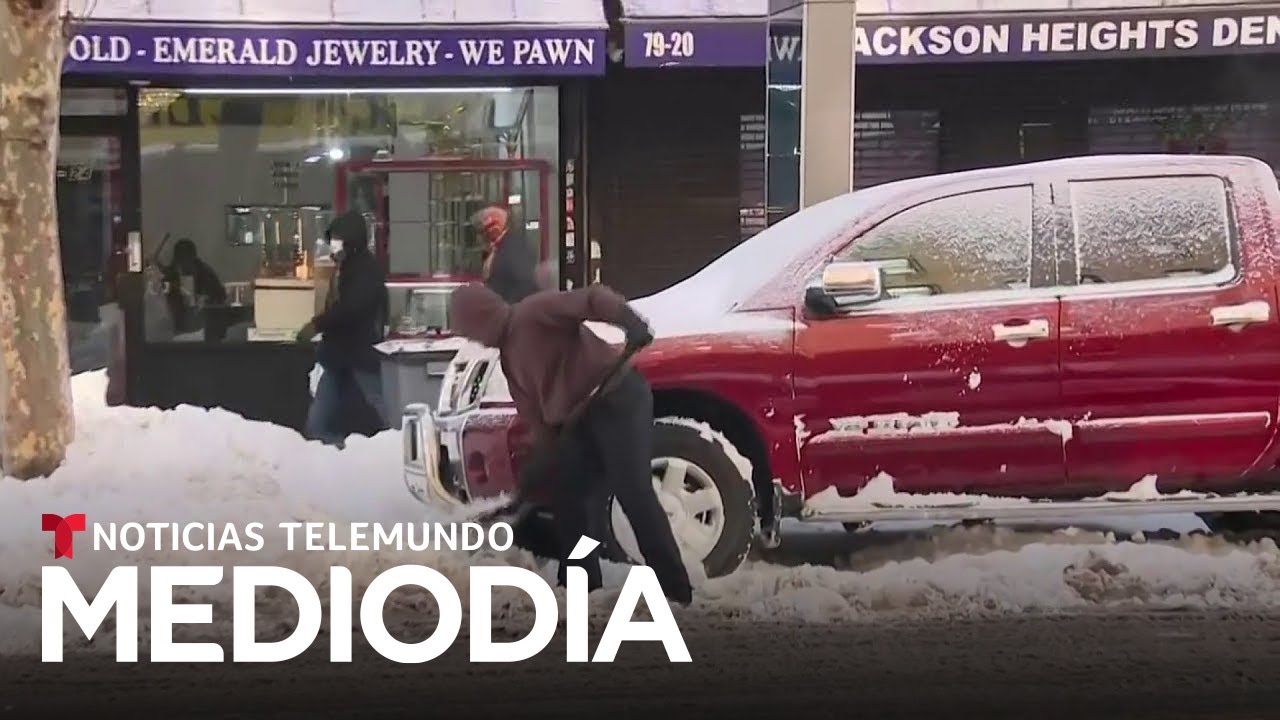 La tormenta invernal descargó casi un pie de nieve en la ciudad de Nueva York | Noticias Telemundo