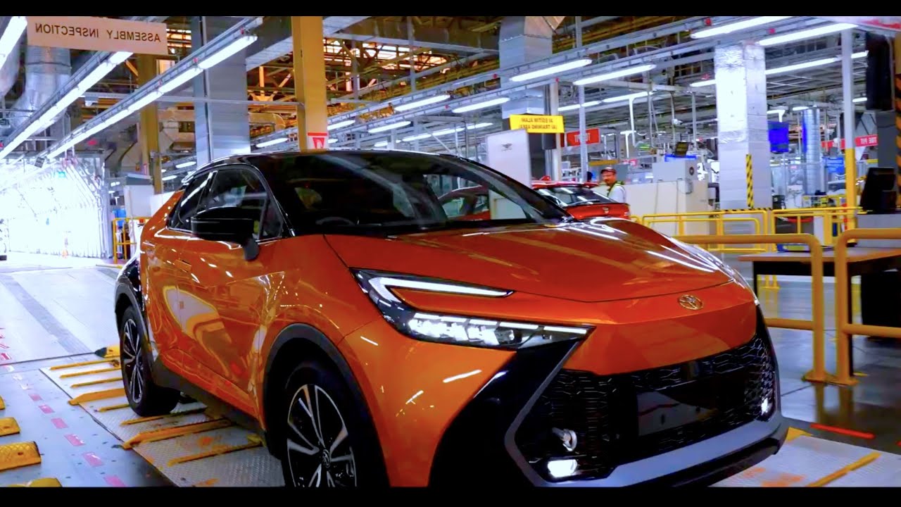 Сборочная линия 2024 года нового Toyota C-HR на заводе в Сакарье, Турция.