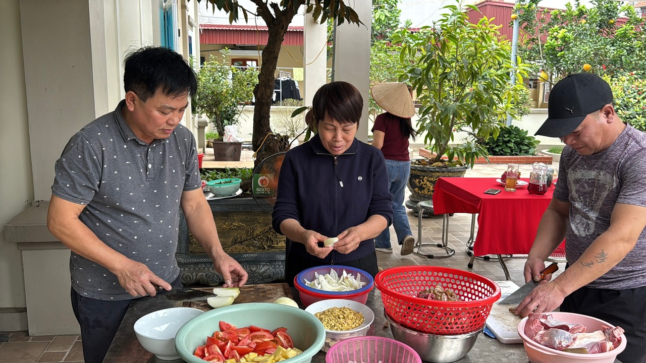 Đấu Xuân làm 8 mâm cơm đặc biệt.Toàn món ngon quý hiếm