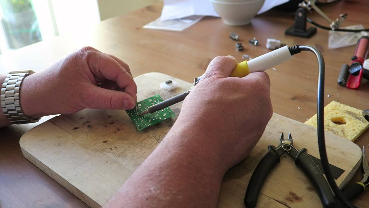 40m QRP Pixie kit build for Ham Radio