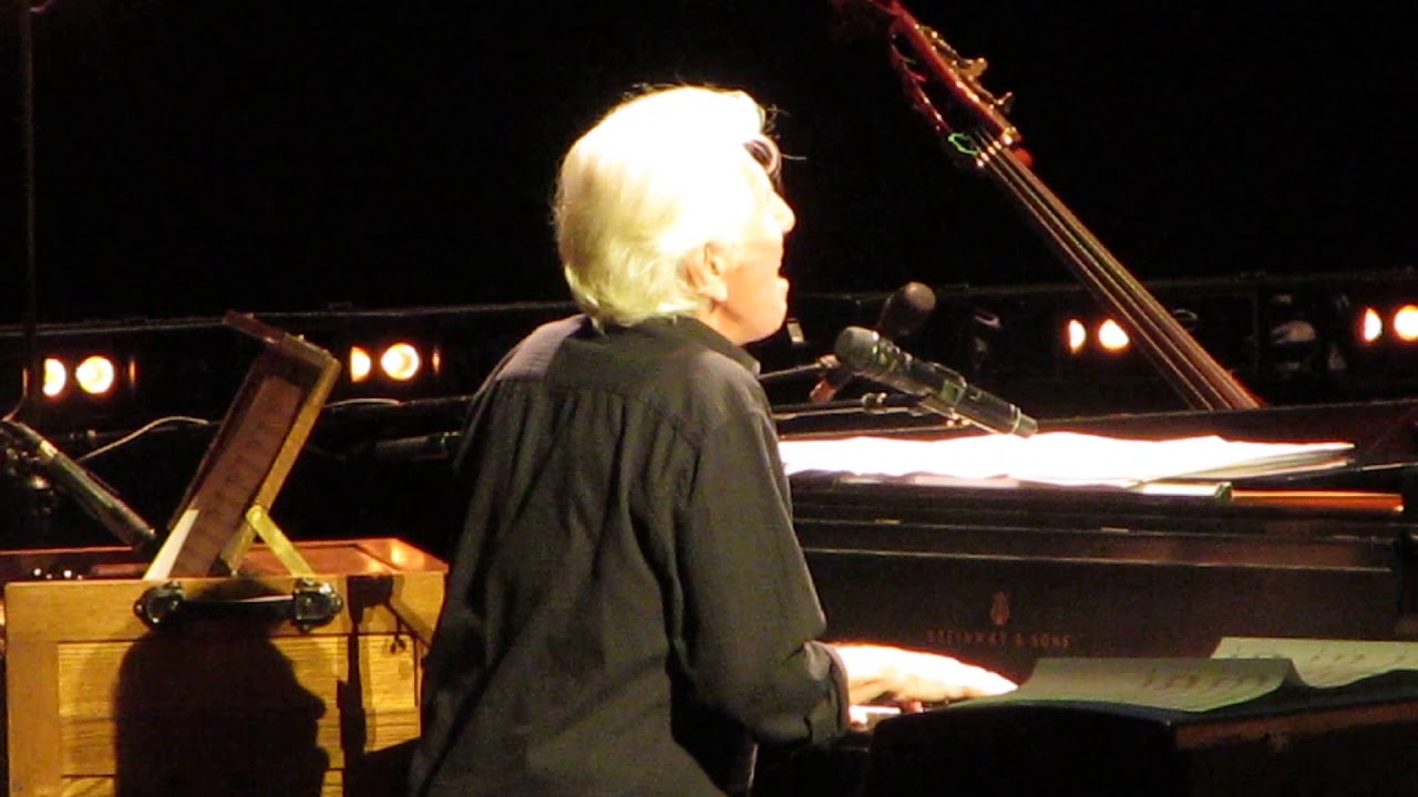 Graham Nash sings 