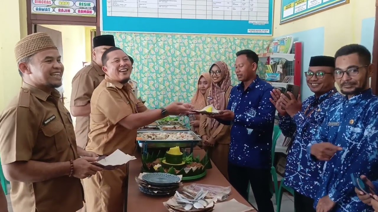 MAKAN BERSAMA DIKANTOR KECAMATAN PASIR SAKTI LAMPUNG TIMUT
