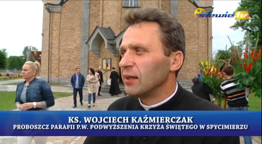 PÓŁTORA KILOMETRA KWIETNYCH KOBIERCÓW NA BOŻE CIAŁO W SPYCIMIERZU - siewie.tv