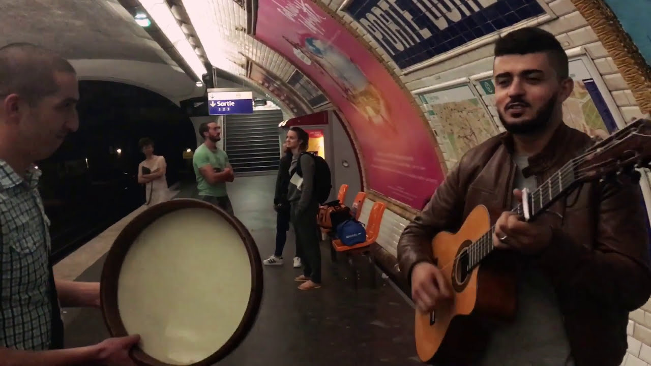 Ambiance kabyle dans le métro parisien
