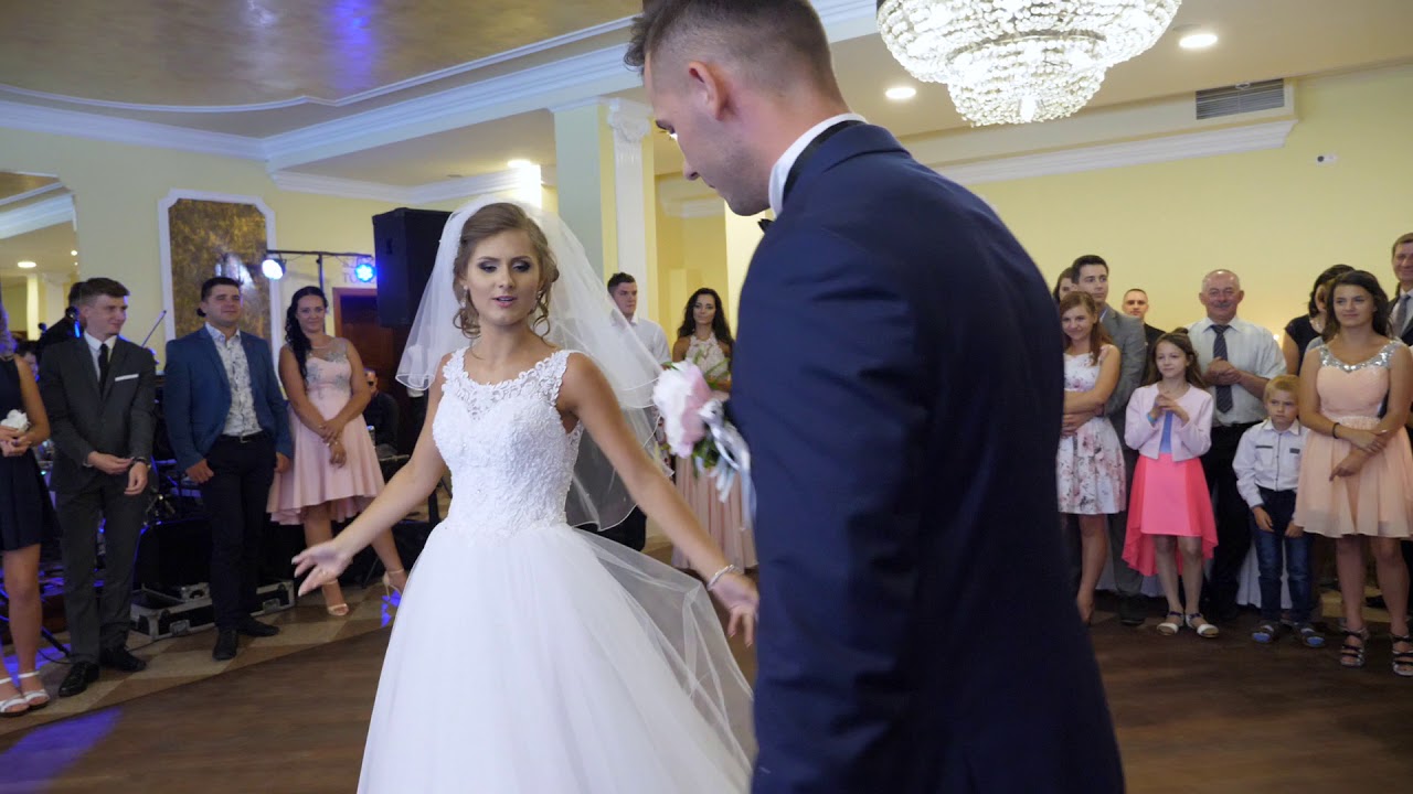 Niesamowity i zaskakujący pierwszy taniec Karoliny i Piotra