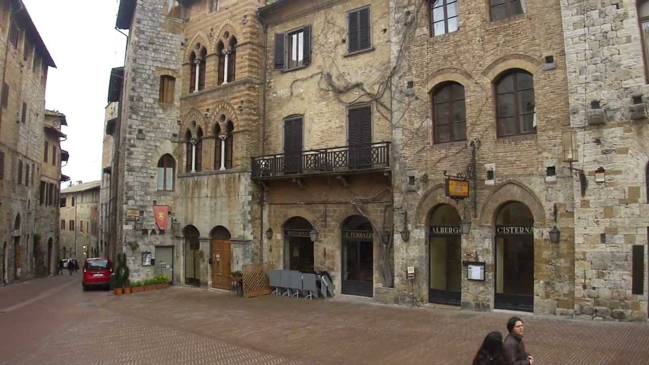 Piazza Della Cisterna - San Gimignano