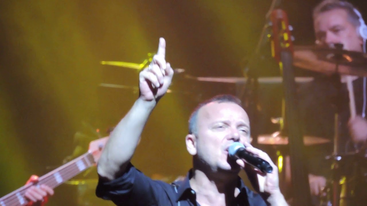 Gigi D'Alessio - Concerto a Milano 21.11.17 - Medley un tuffo nel passato